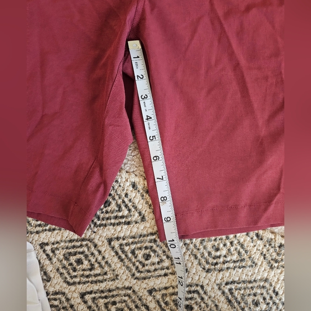 7 DIAMONDS 4 Waist Red Light Weight Momentum Performance Men's Shorts NWT - Picture 5 of 5